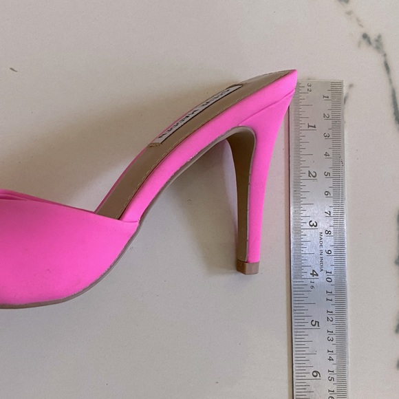 Steve Madden Neon Pink Stilettos size 35 (21.6 cm) - Picture 2 of 5